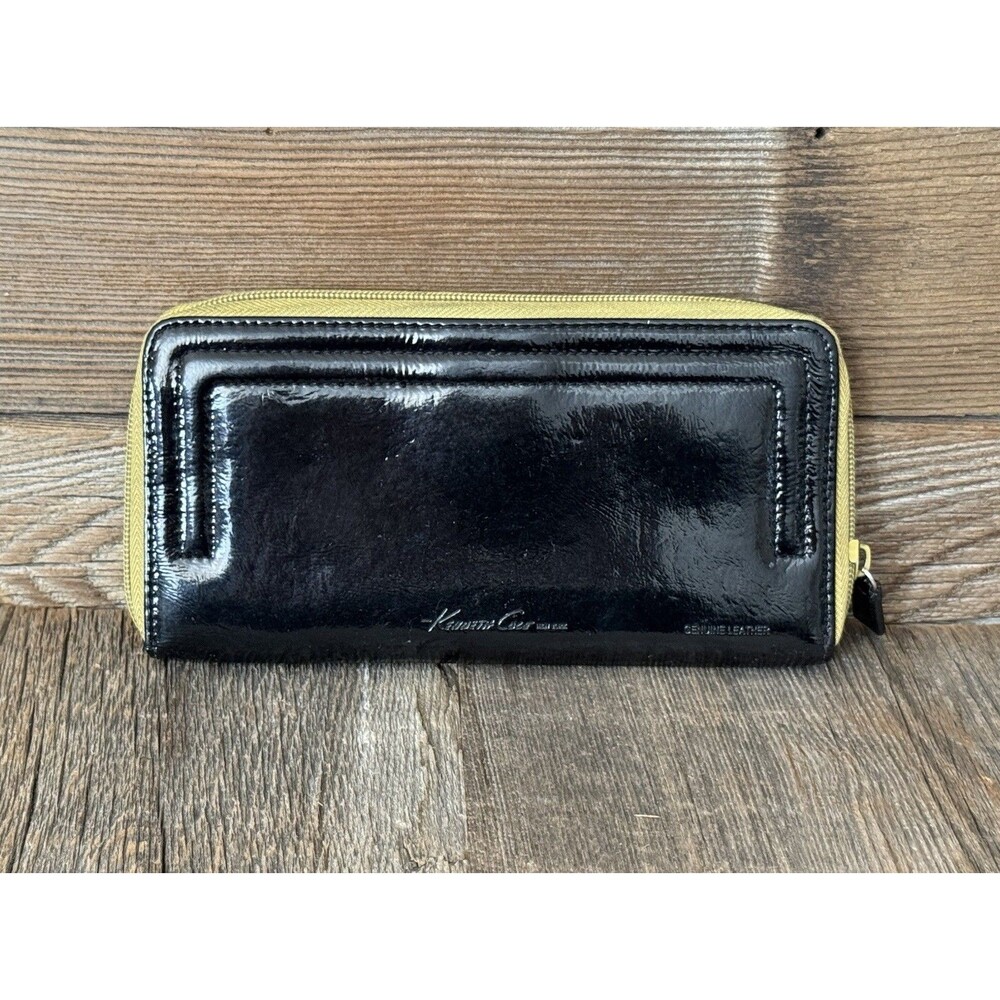 Kenneth Cole NY black patent leather zippered wallet with Lt olive green zipper.